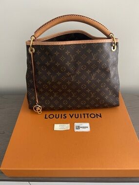 Louis Vuitton Artsy MM MNG -EXCELLENT CONDITION